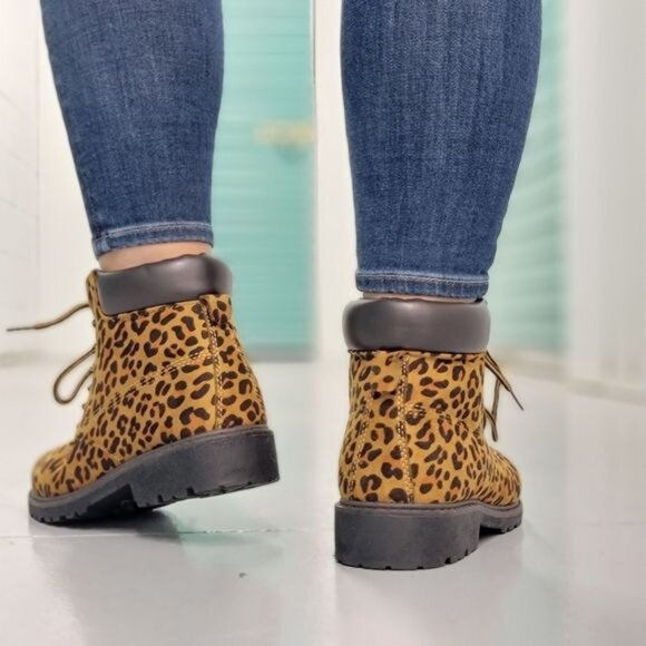 Women's Leopard Combat Lace-up Ankle Boots Low Heel - Picture 3 of 5